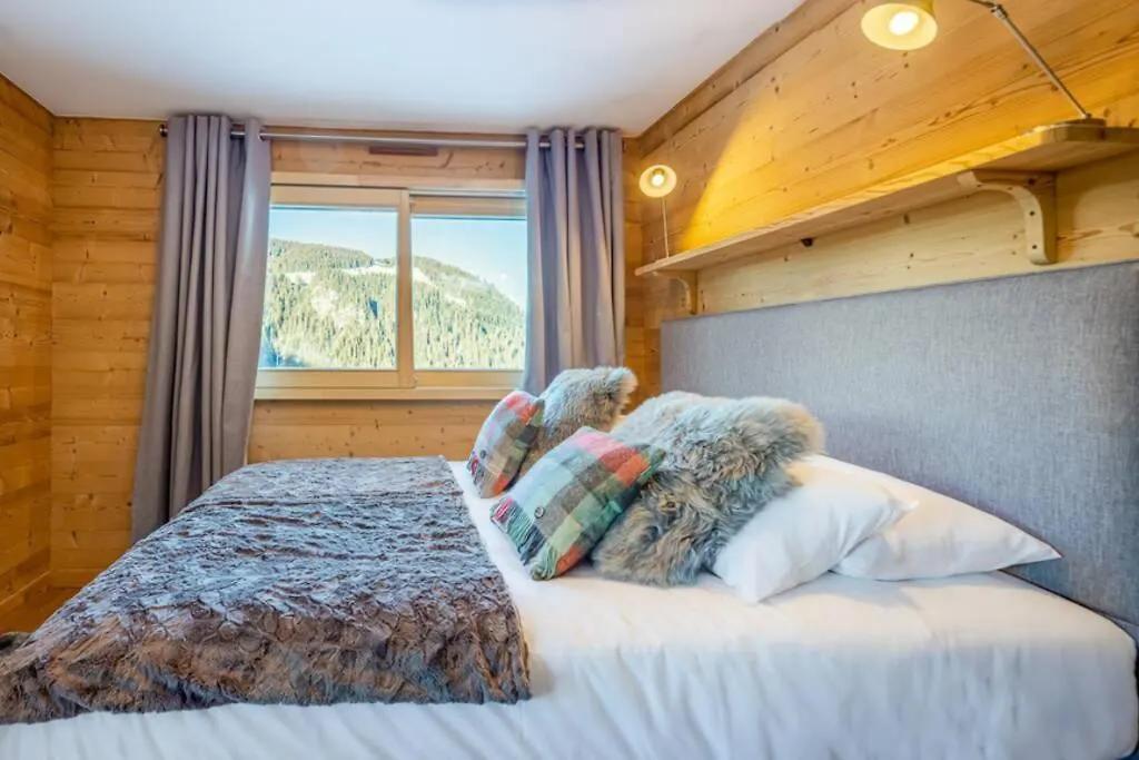 Apartment Chalets De Vonnes 8: Mountain Retreat with Optional Multipass Chatel