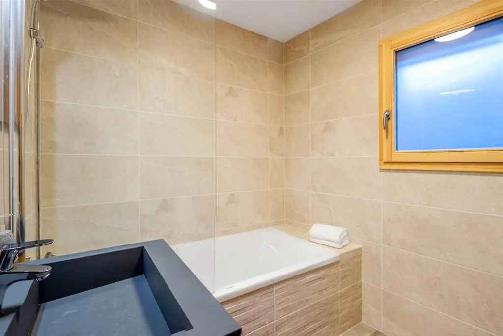 Apartment Chalets De Vonnes 8: Mountain Retreat with Optional Multipass Chatel