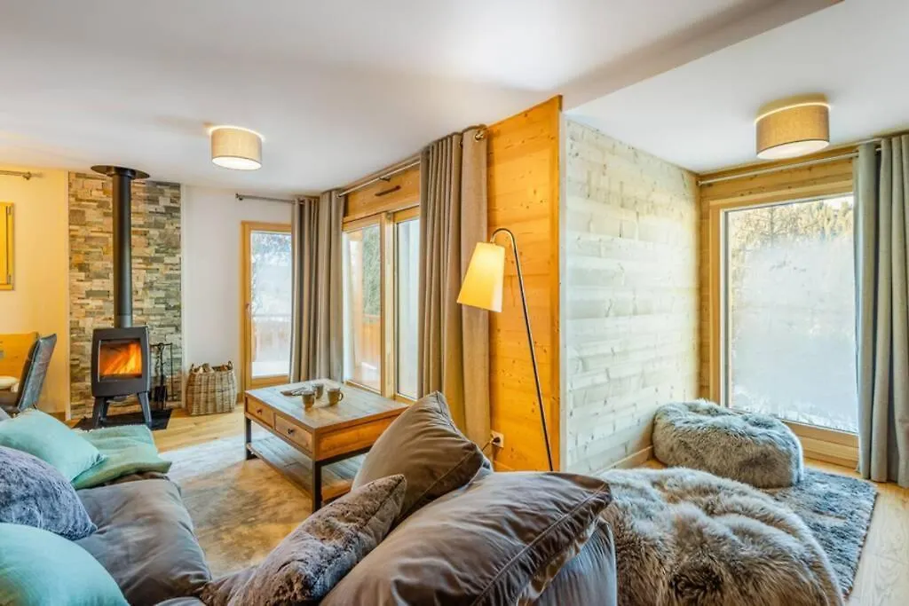 Chalets De Vonnes 8: Mountain Retreat with Optional Multipass Chatel Apartment