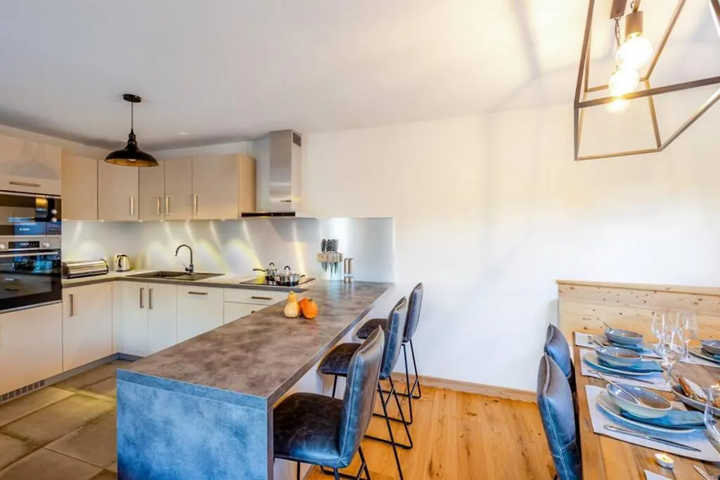 Chalets De Vonnes 8: Mountain Retreat with Optional Multipass Chatel Apartment